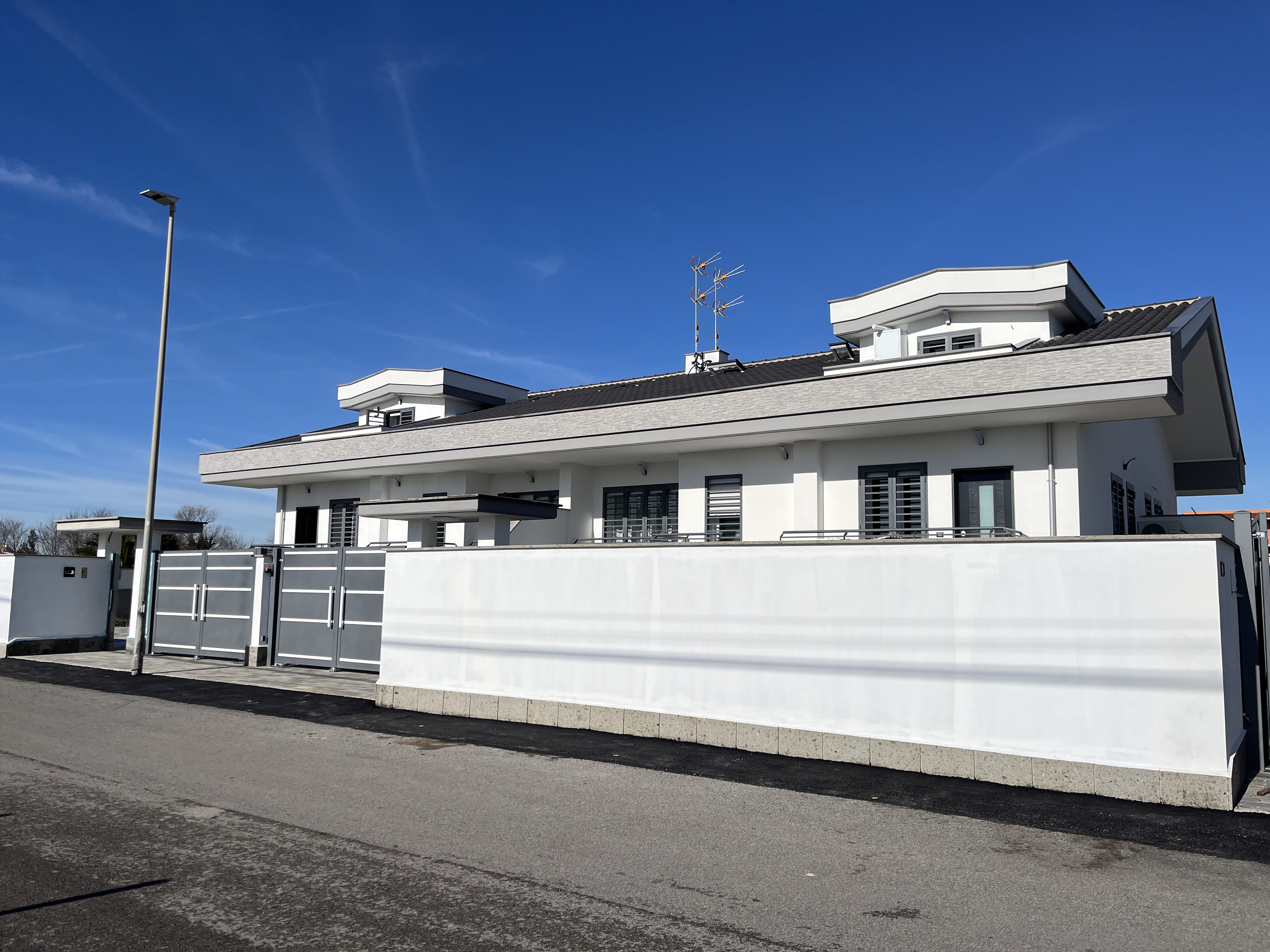 VIA FOSCOLO MONTINI - ville con giardino