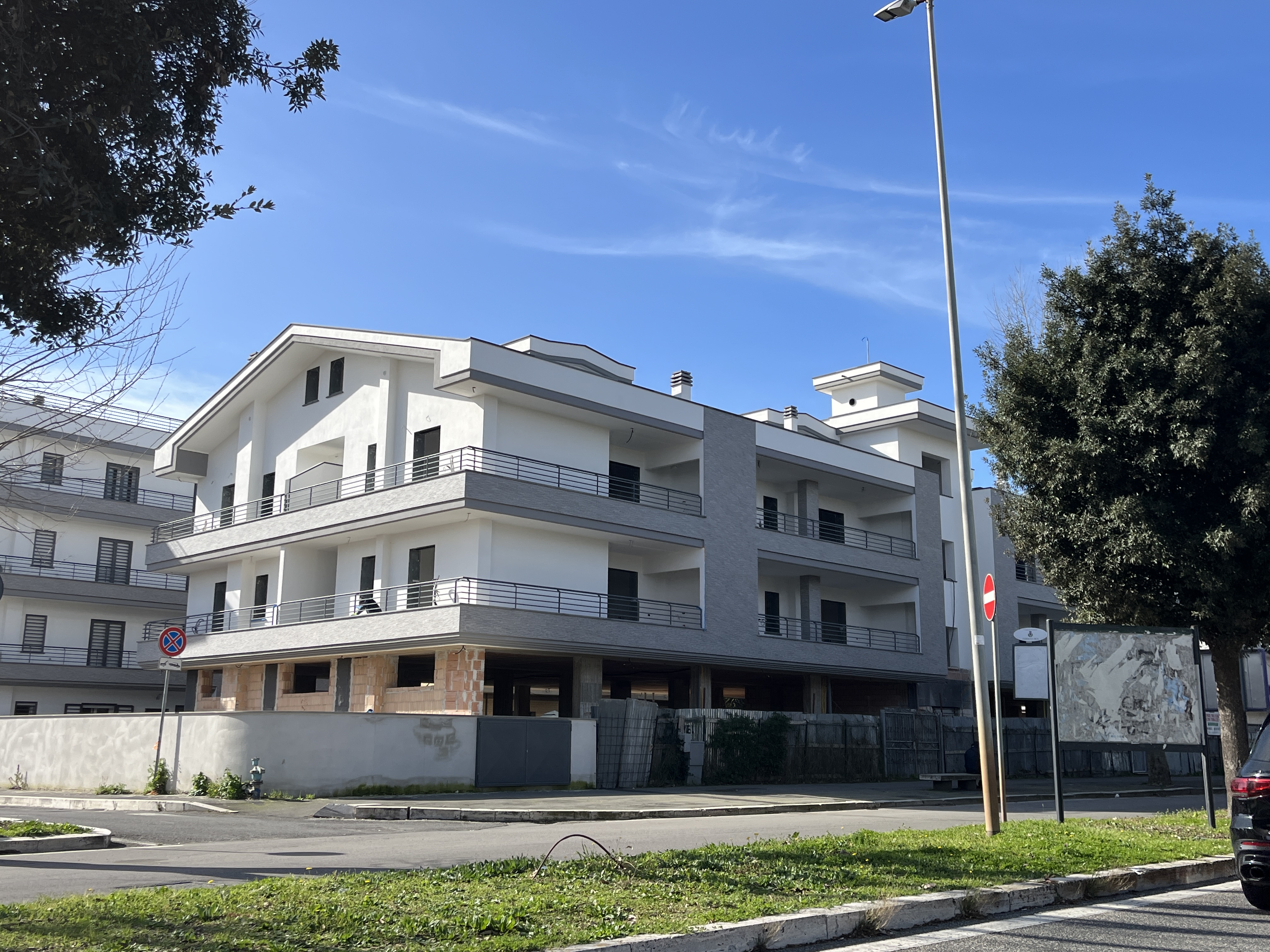 FIUMICINO - VIA FOCE MICINA - QUADRILOCALE CON ASCENSORE