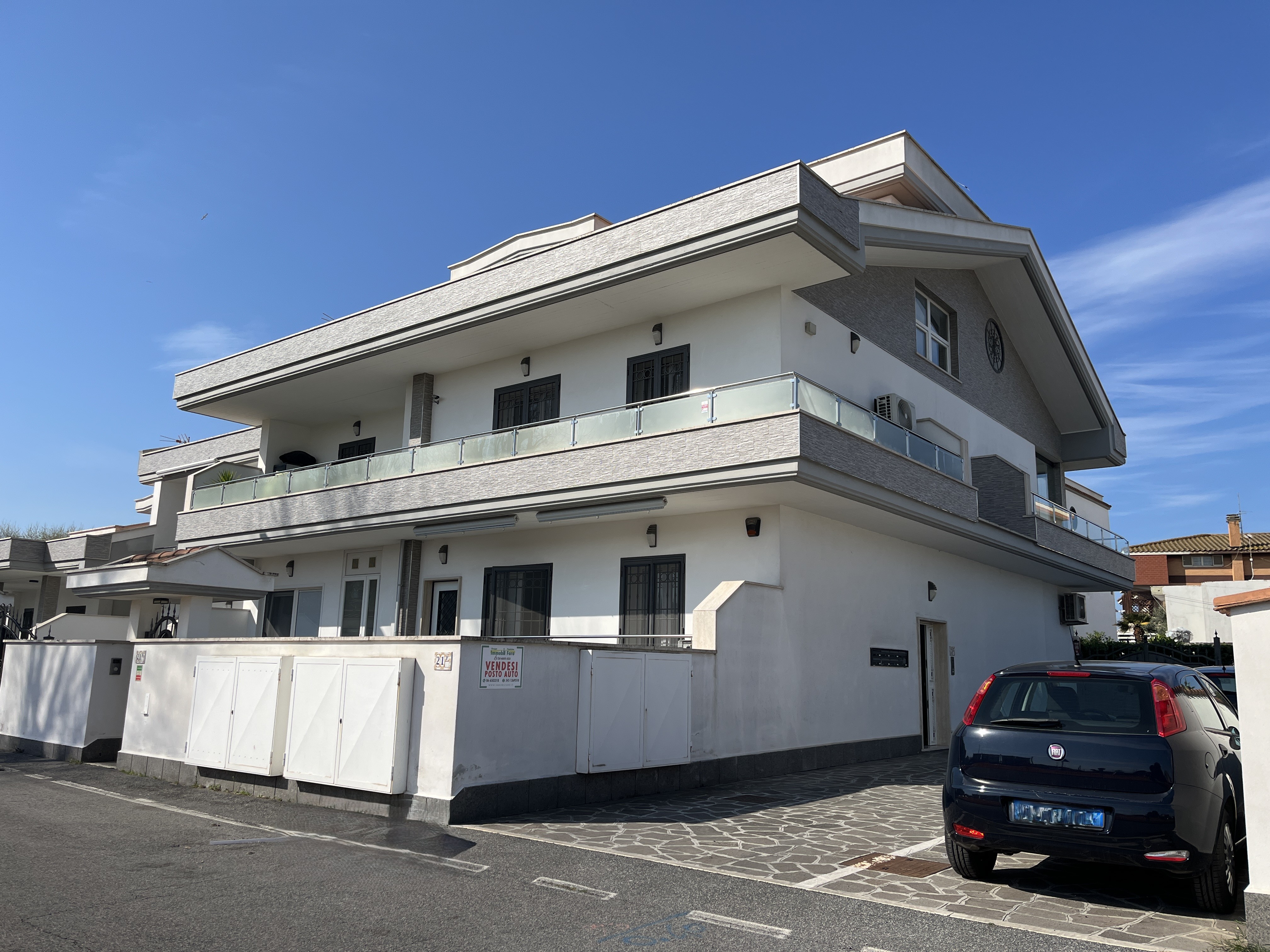 Via dei Mitili  - attico arredato pronta consegna